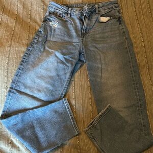 American Eagle “Mom Jean” 0 SHORT